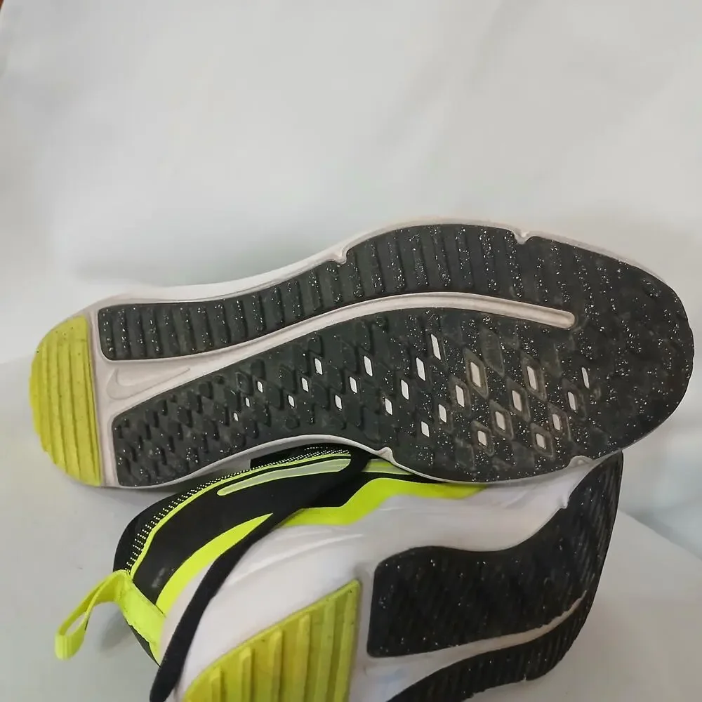 Nike Cosmic Runner Big Kids Running Shoes Youth 6/Mens 6 Neon Durable Futuristic